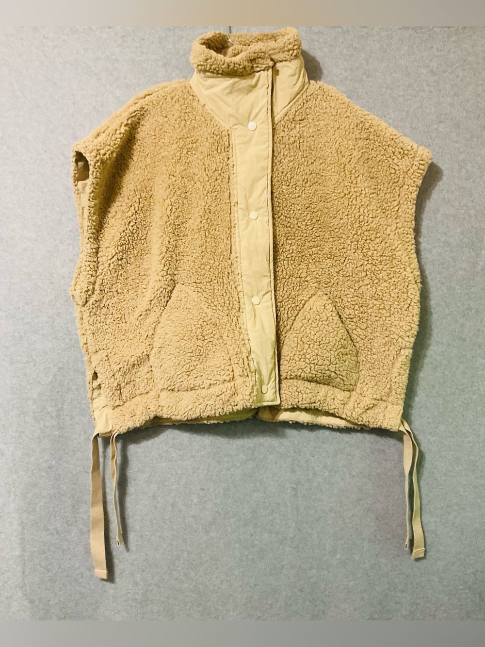 ME Oversized Fleece Vest Womens Fuzzy Sherpa Beige Sz M